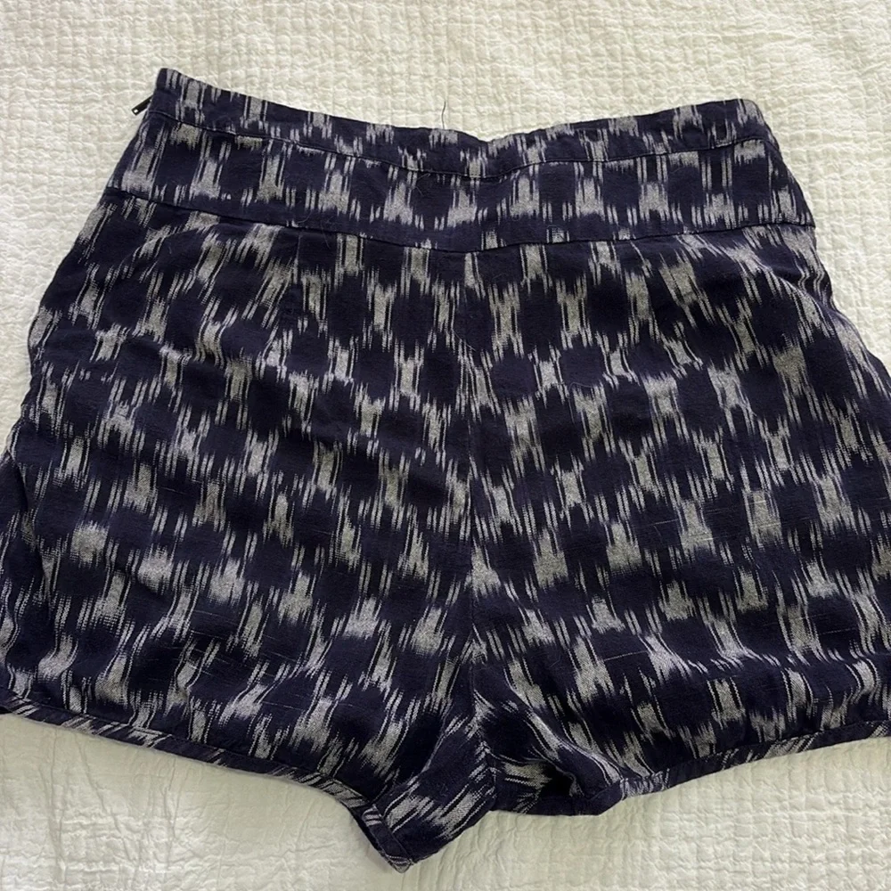Staring at Stars Urban Outfitters ikat-style pattern high-rise shirts. Size 10.